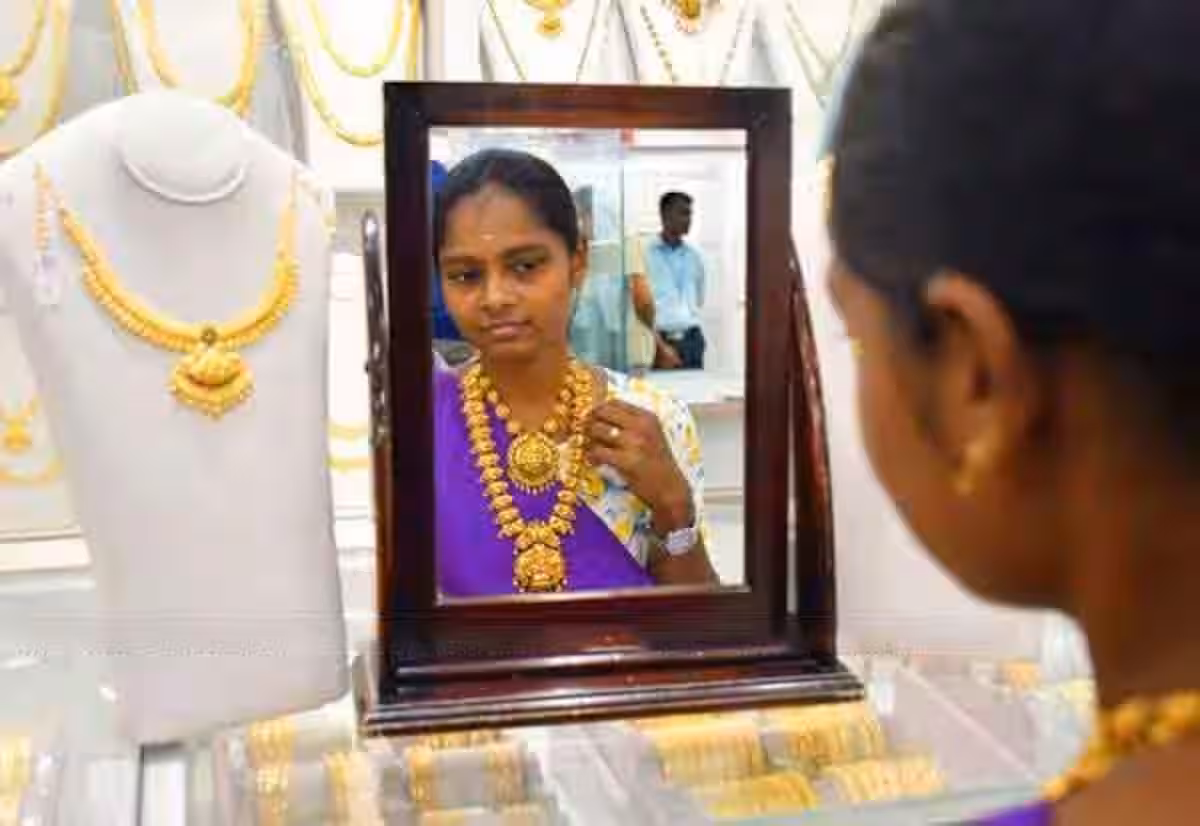 வார இறுதி நாளில் சரிந்தது தங்கம் விலை; இன்று ஒரே நாளில் சவரனுக்கு ரூ.800 குறைவு