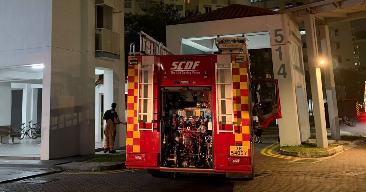 உட்லண்ட்ஸ் வீவக வீட்டில் தீ: 50 பேர் வெளியேற்றம்
