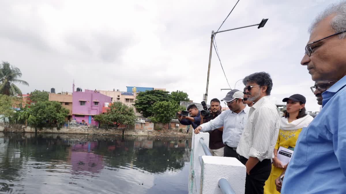 மழைநீர் கால்வாய்கள் தூர்வாரும் பணி தீவிரம்; வியாசர்பாடியில் முதல்வர் விஜய் ஆய்வு